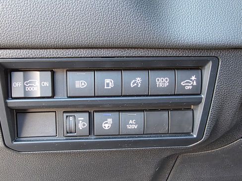 Used 2023 Toyota Sequoia Limited image 21