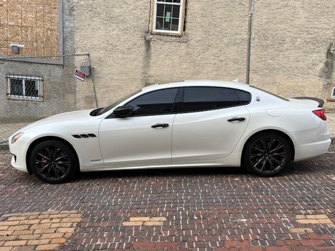 Used 2017 Maserati Quattroporte GTS GranSport image 2