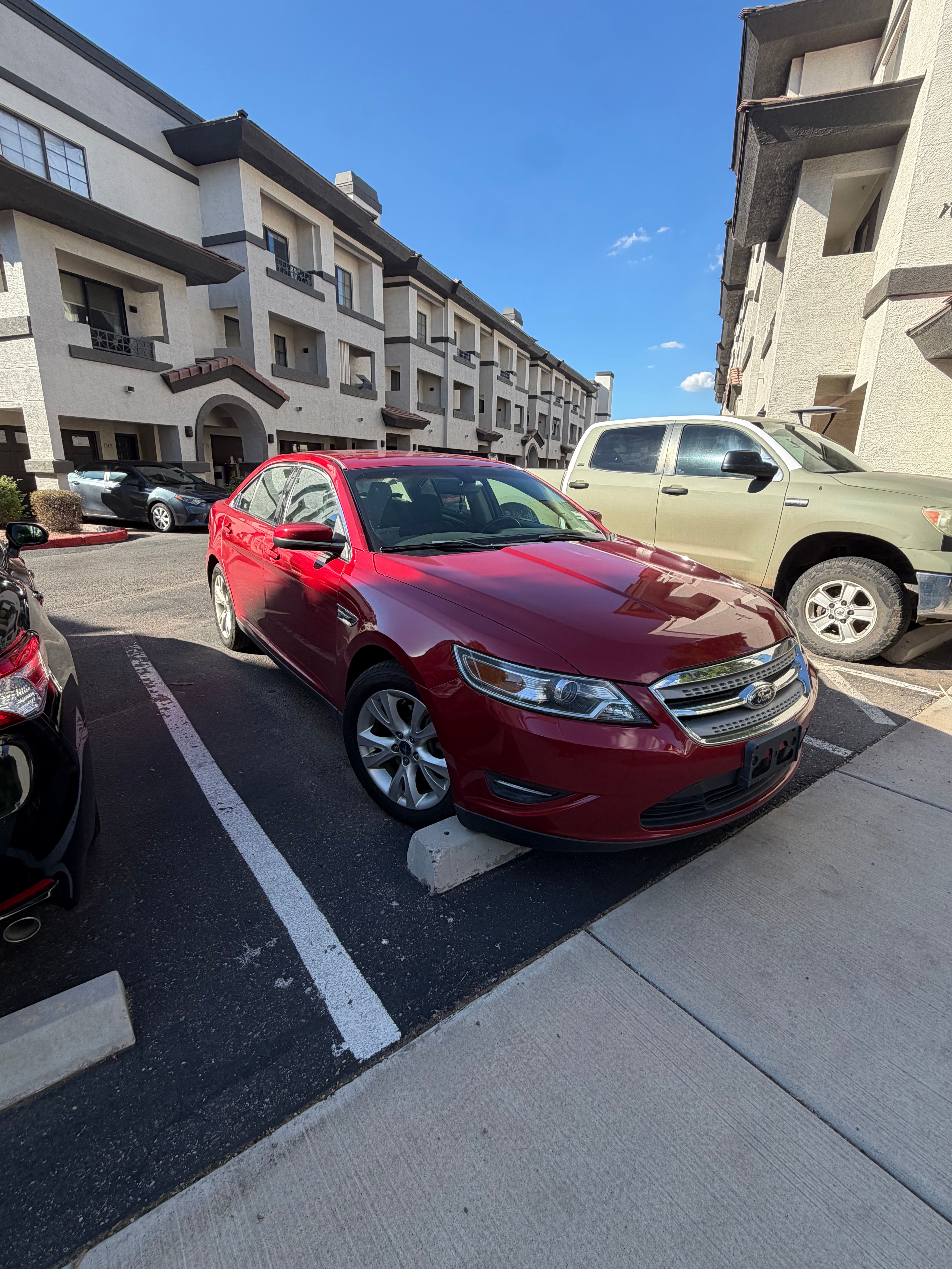 Used 2012 Ford Taurus SEL FWD image 2