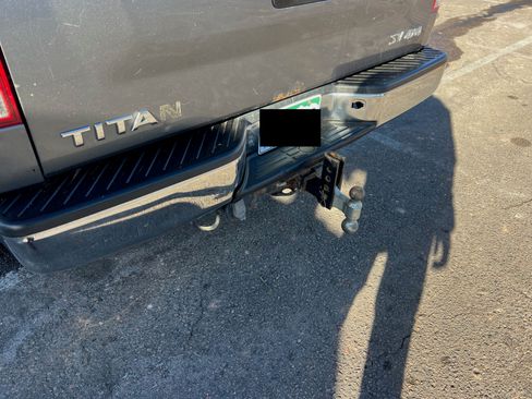 Used 2013 Nissan Titan SV w/ Tow Pkg image 10