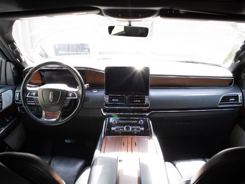 Used 2020 Lincoln Navigator Reserve image 14
