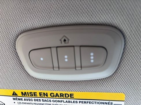 Used 2022 Chrysler Pacifica Limited AWD/4WD image 12