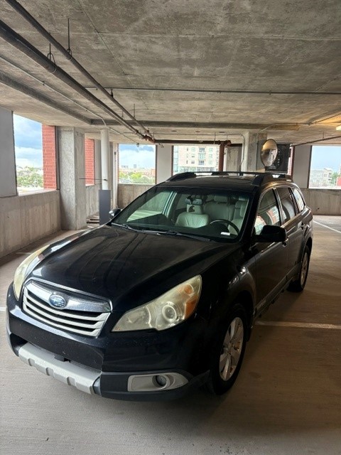 Used 2011 Subaru Outback 2.5i Limited AWD/4WD image 1