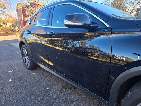 Used 2017 INFINITI QX30 Premium w/ Navigation Package image 10