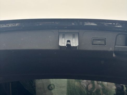 Used 2021 Volkswagen Atlas SE w/ Towing Package image 9