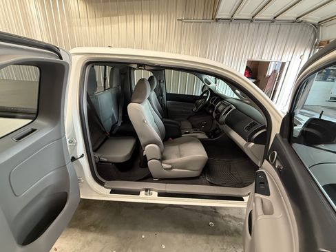 Used 2015 Toyota Tacoma PreRunner image 5