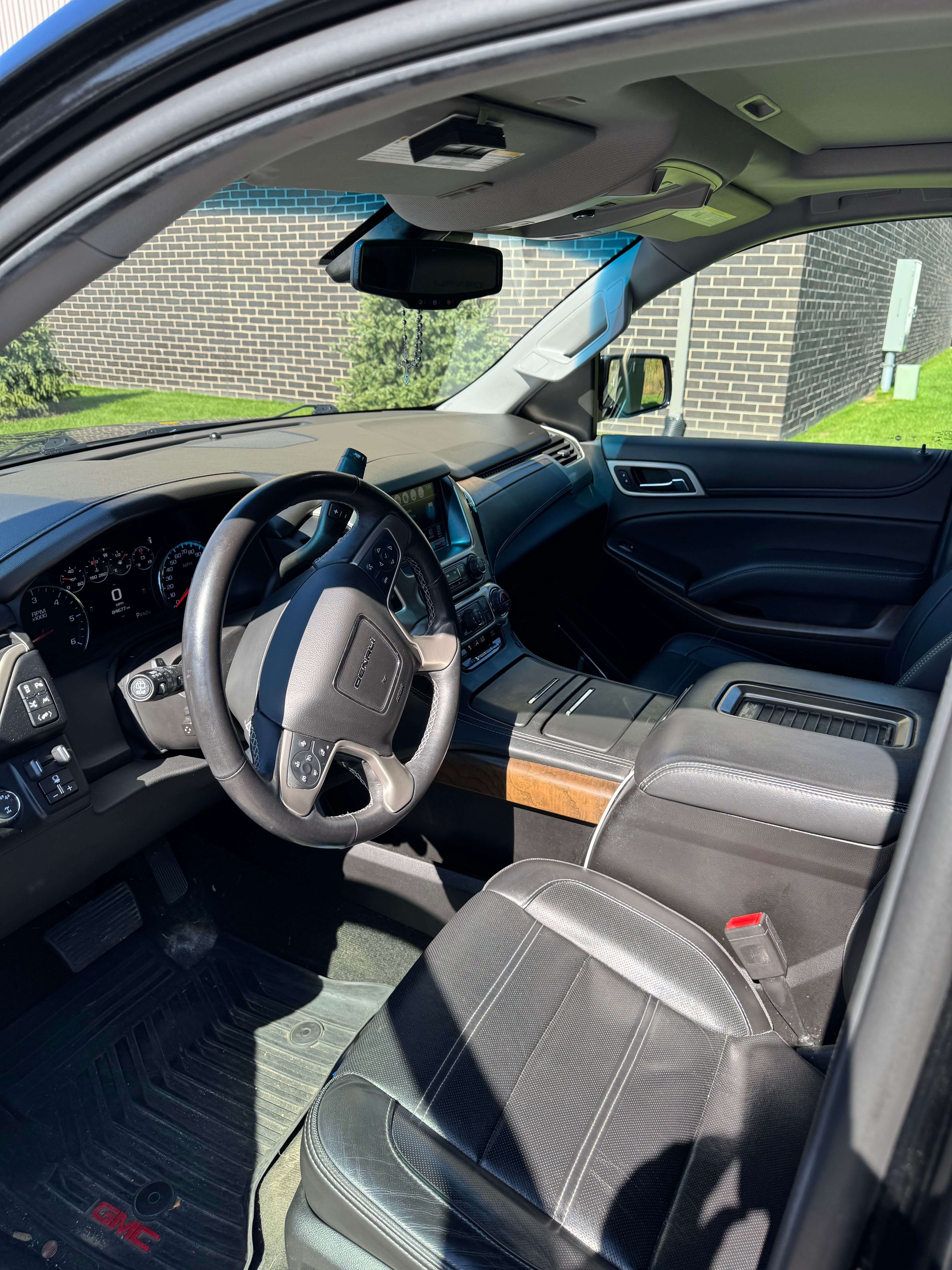 Used 2018 GMC Yukon Denali w/ Denali Ultimate Package AWD/4WD image 15