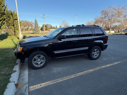 Used 2007 Jeep Grand Cherokee Limited w/ Trailer Tow Group IV image 2