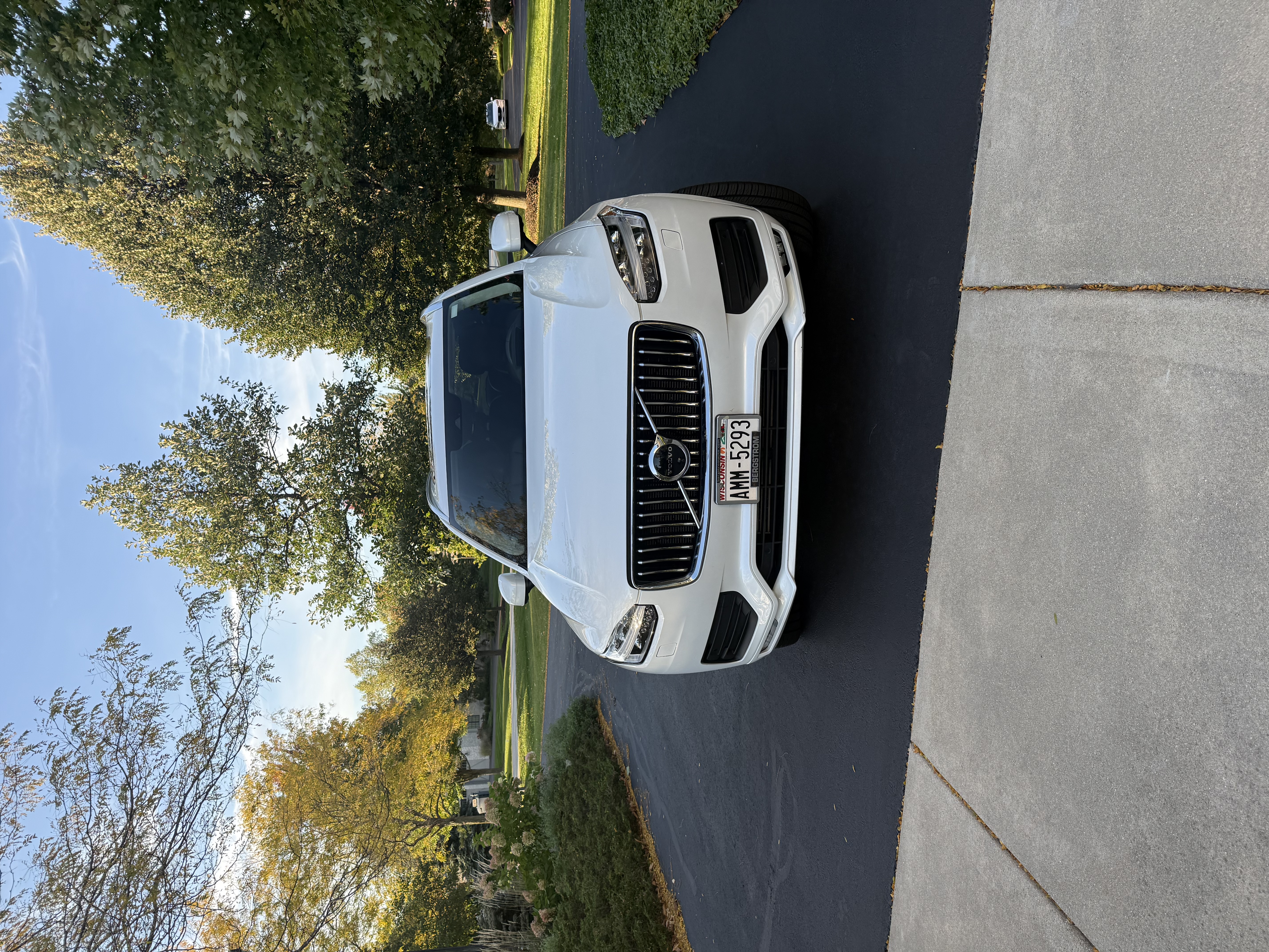 Used 2022 Volvo XC90 T6 Momentum AWD/4WD image 4