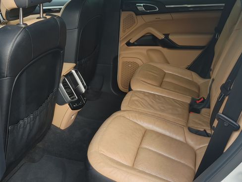 Used 2016 Porsche Cayenne S image 9