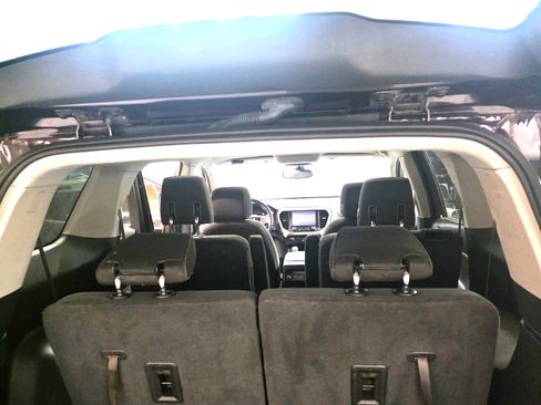 Used 2018 GMC Acadia SLE image 14