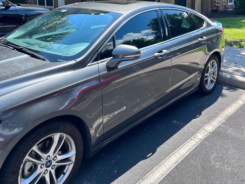 Used 2016 Ford Fusion Titanium FWD image 1