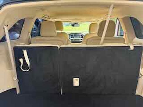 Used 2017 Toyota Highlander XLE image 11