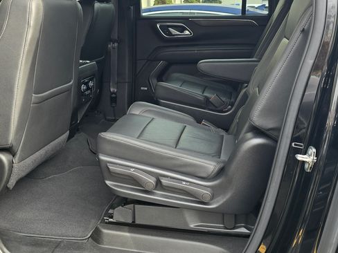 Used 2022 Chevrolet Suburban LT image 5