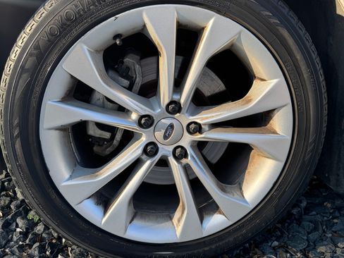 Used 2013 Ford Taurus SEL image 8