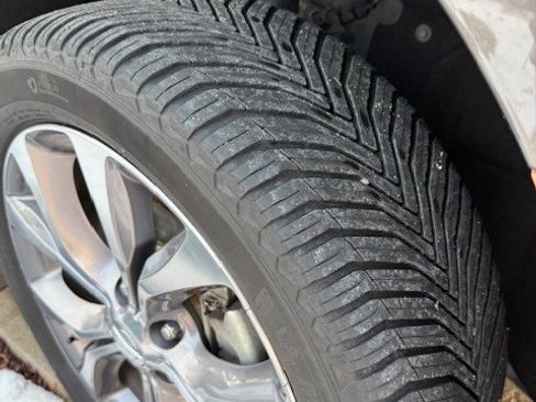 Used 2018 Chrysler Pacifica Limited w/ Tire & Wheel Group image 15