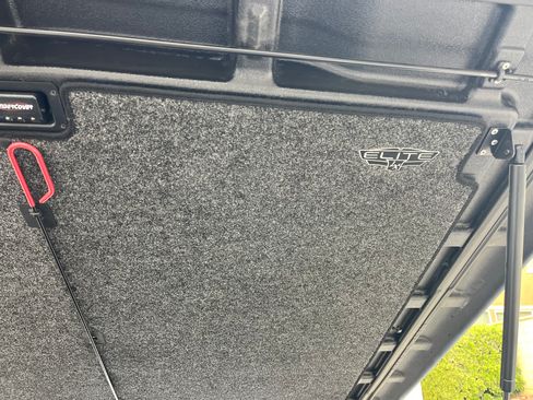 Used 2018 Chevrolet Silverado 1500 Custom w/ Custom Value Package image 13