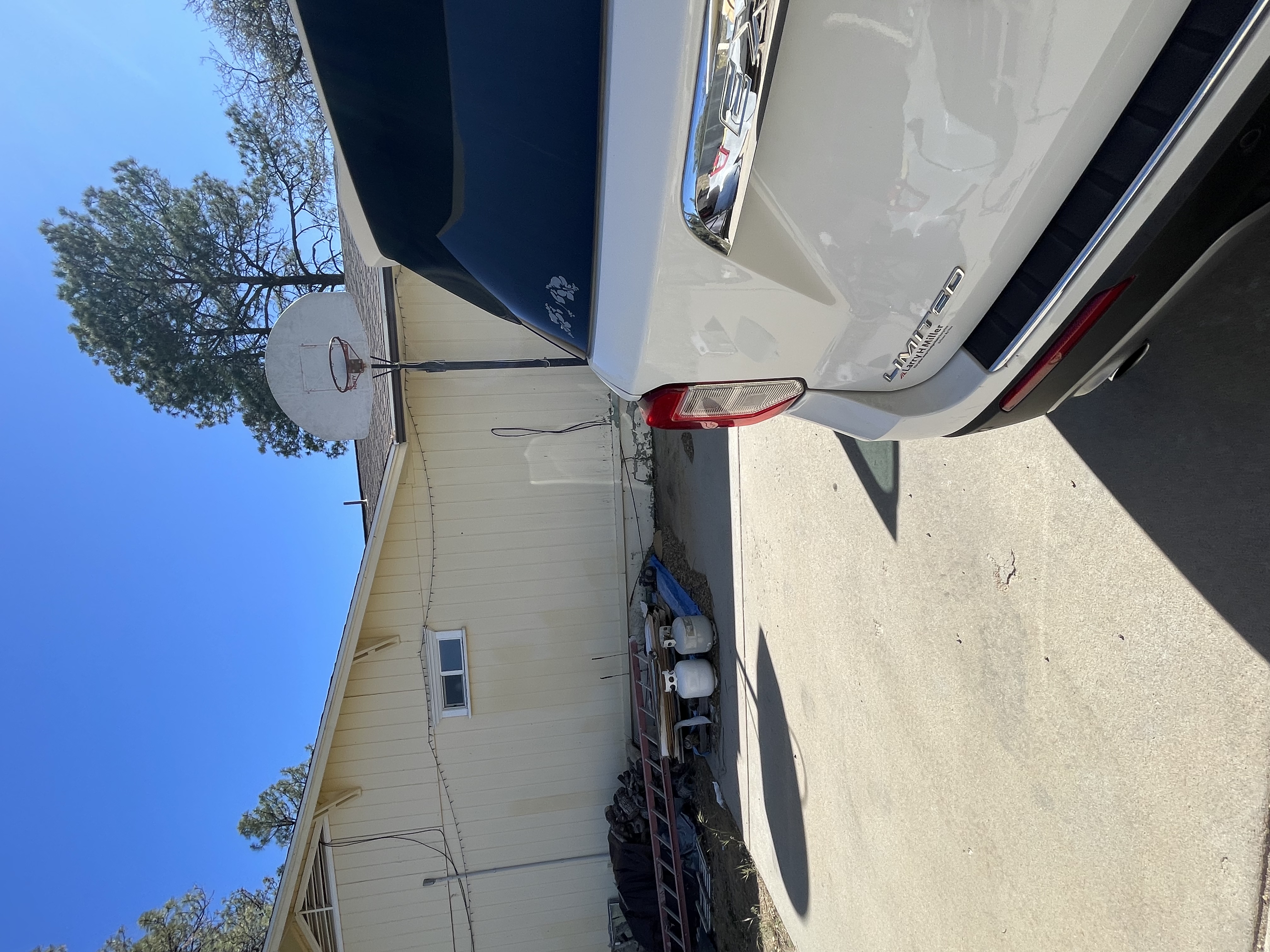 Used 2020 Ford Explorer Limited w/ Hybrid Equipment Group 310A RWD image 11