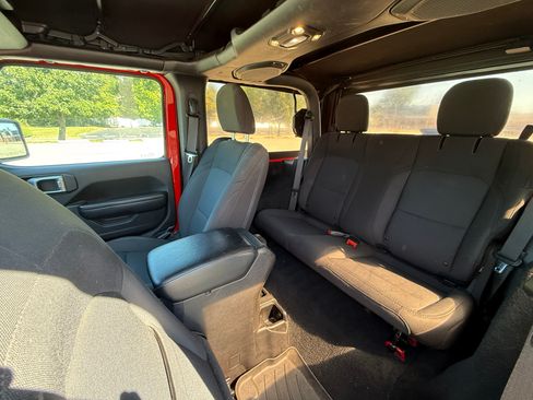 Used 2018 Jeep Wrangler Sport AWD/4WD image 14