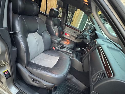 Used 2002 Jeep Grand Cherokee Overland image 8