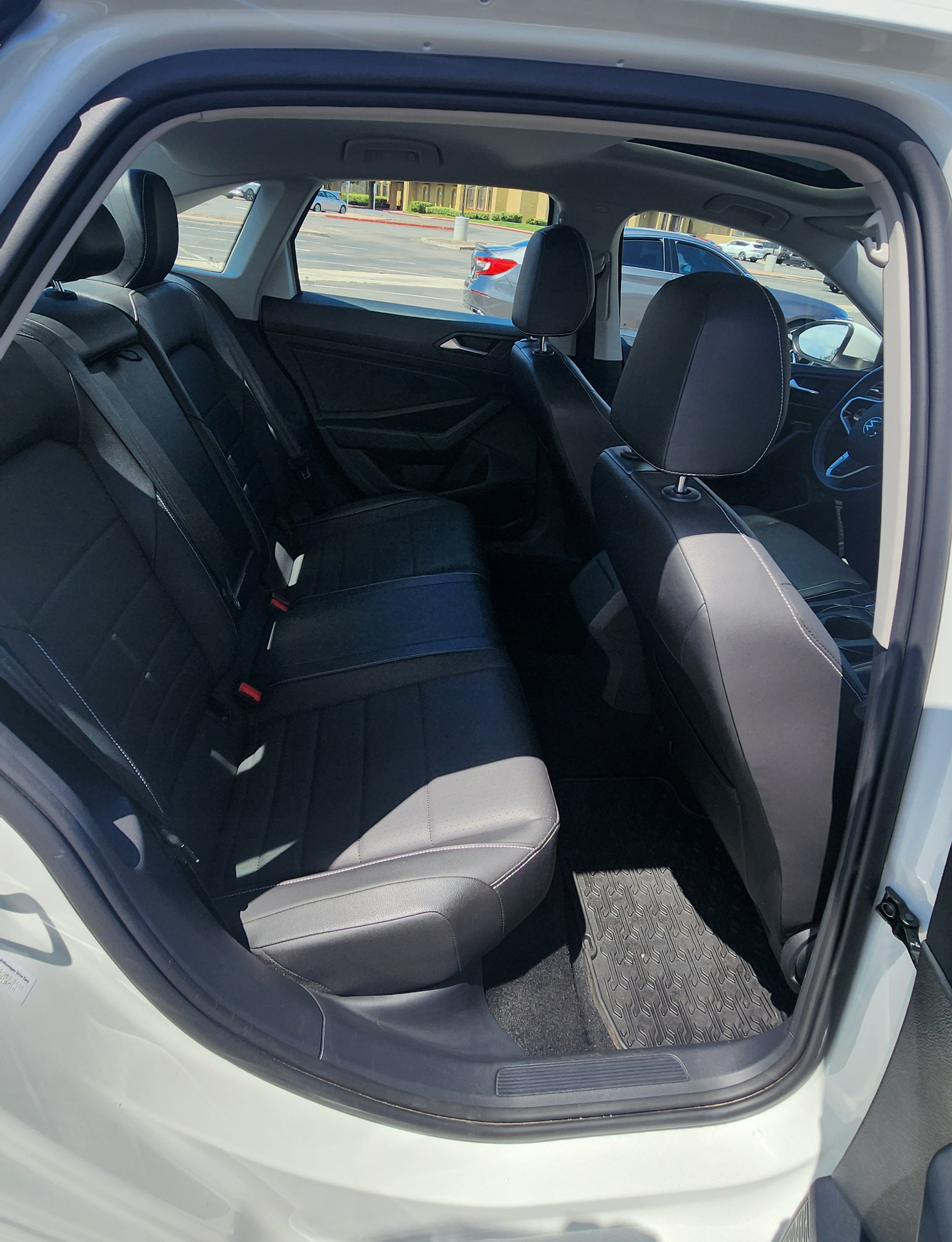 Used 2023 Volkswagen Jetta SE w/ Panoramic Sunroof Package FWD image 10