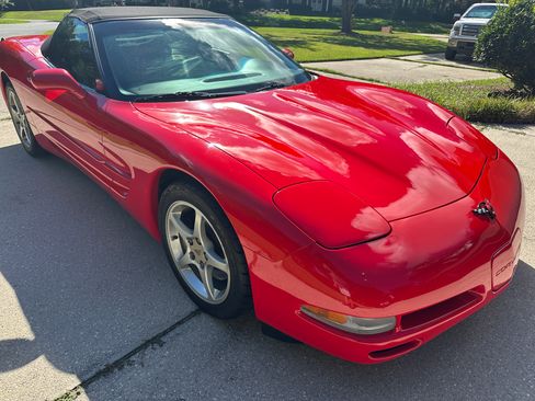 Used 2001 Chevrolet Corvette Convertible w/ Preferred Equipment Group1 RWD image 1