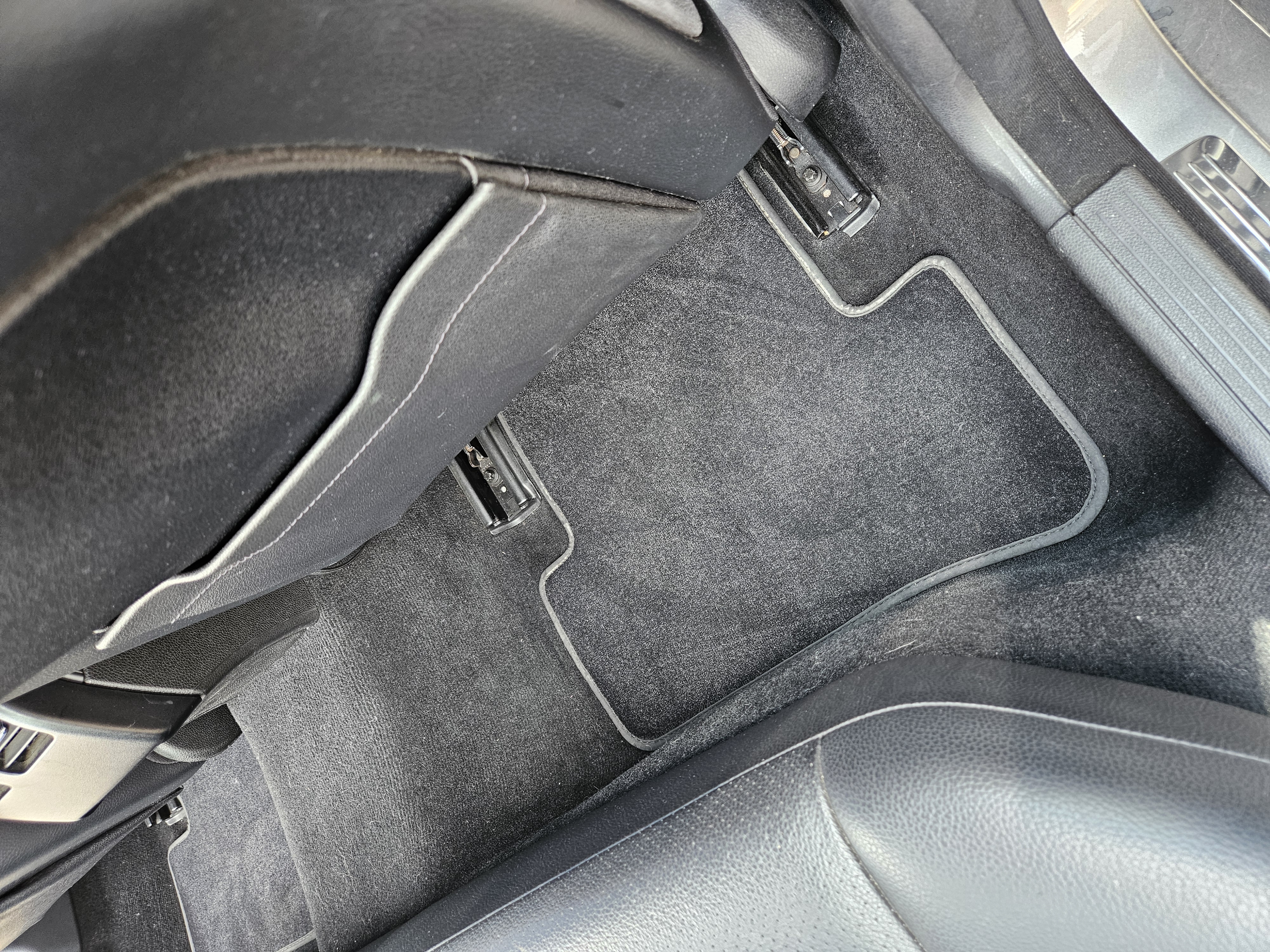 Used 2011 Mercedes-Benz C 300 Sedan image 14
