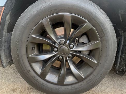 Used 2015 Chrysler 300 Limited image 10