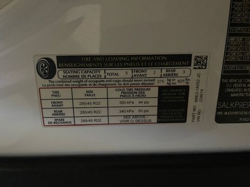 Used 2024 Land Rover Range Rover SE image 4