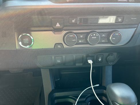 Used 2022 Toyota Tacoma TRD Sport image 13