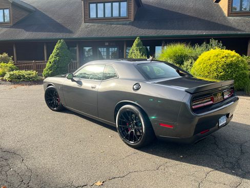 Used 2016 Dodge Challenger SRT Hellcat RWD image 13