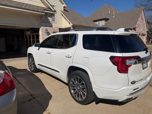 Used 2021 GMC Acadia Denali w/ Denali Ultimate Package image 2