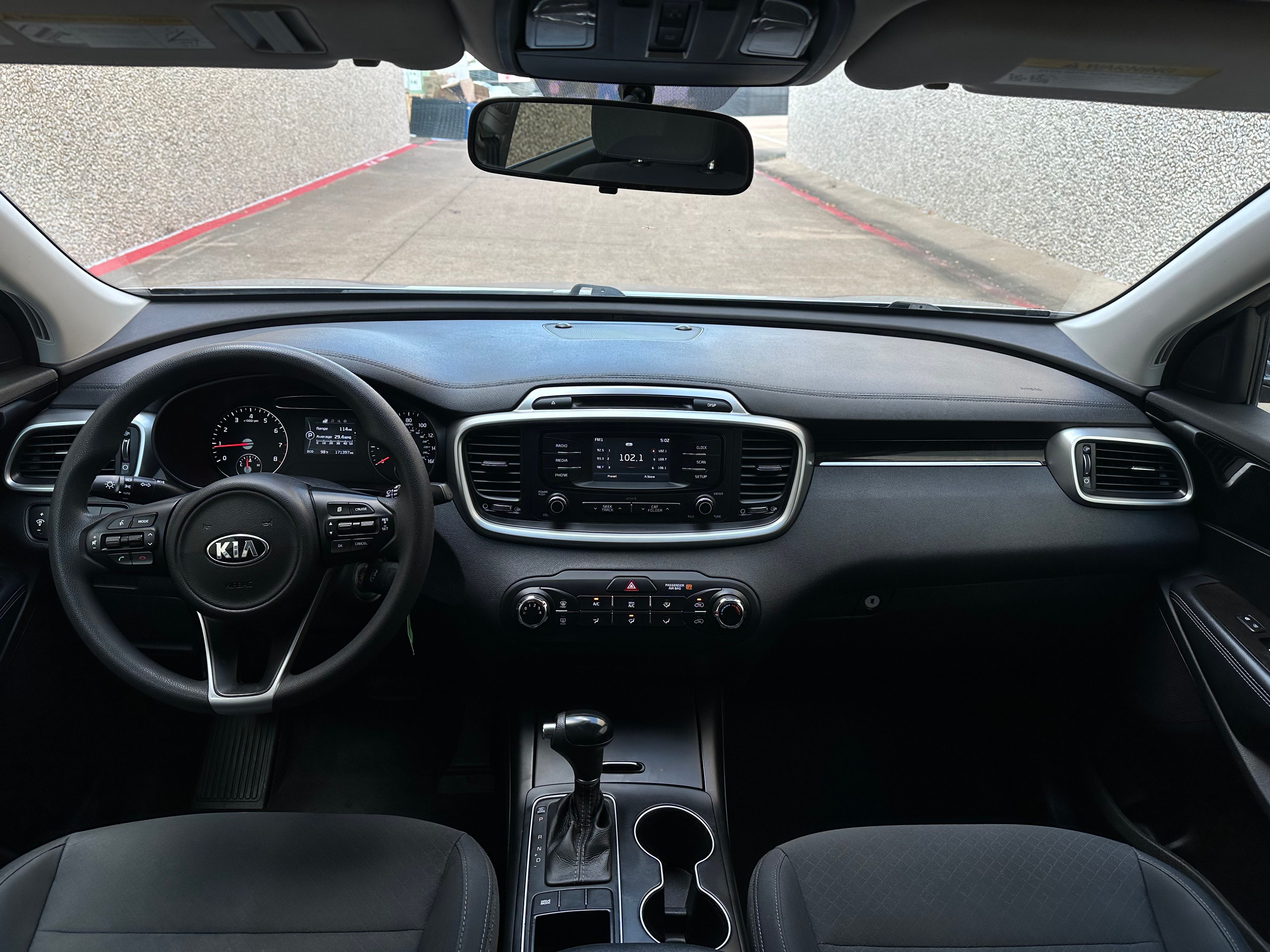 Used 2017 Kia Sorento FWD image 16