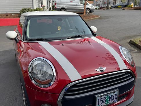 Used 2017 MINI Cooper 2-Door Hardtop image 2