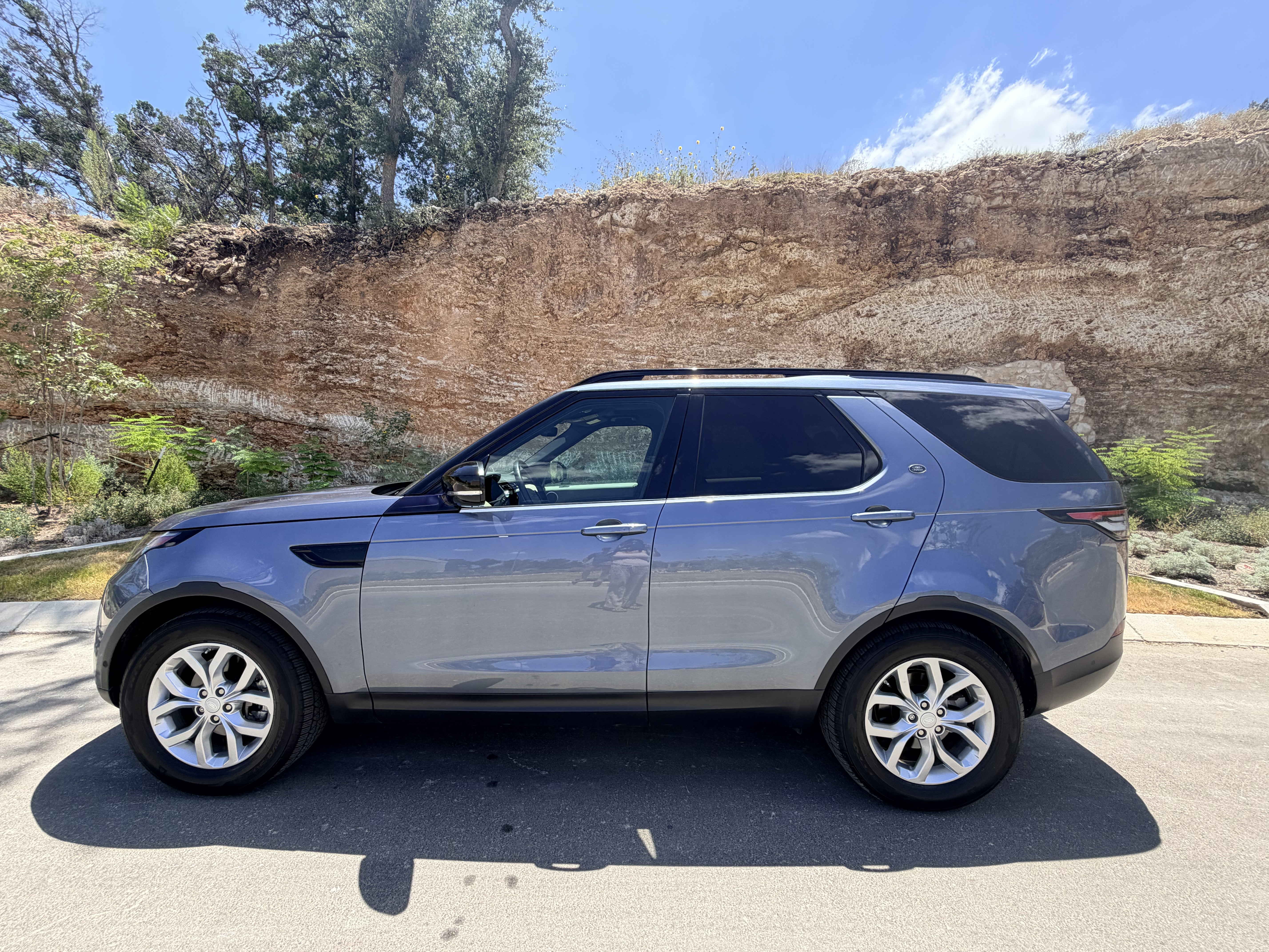 Used 2019 Land Rover Discovery SE AWD/4WD image 6