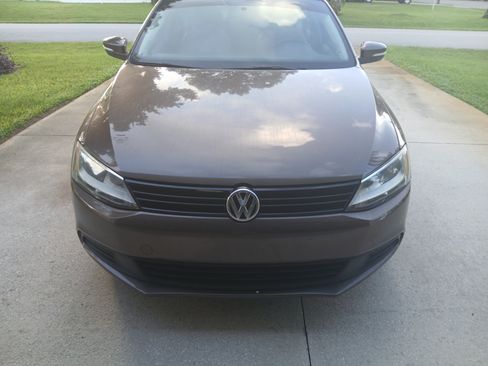 Used 2011 Volkswagen Jetta SE FWD image 1