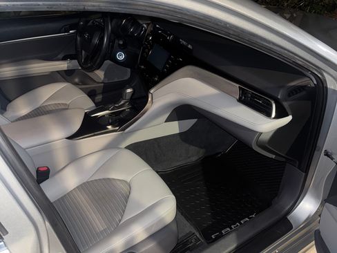 Used 2018 Toyota Camry SE image 8