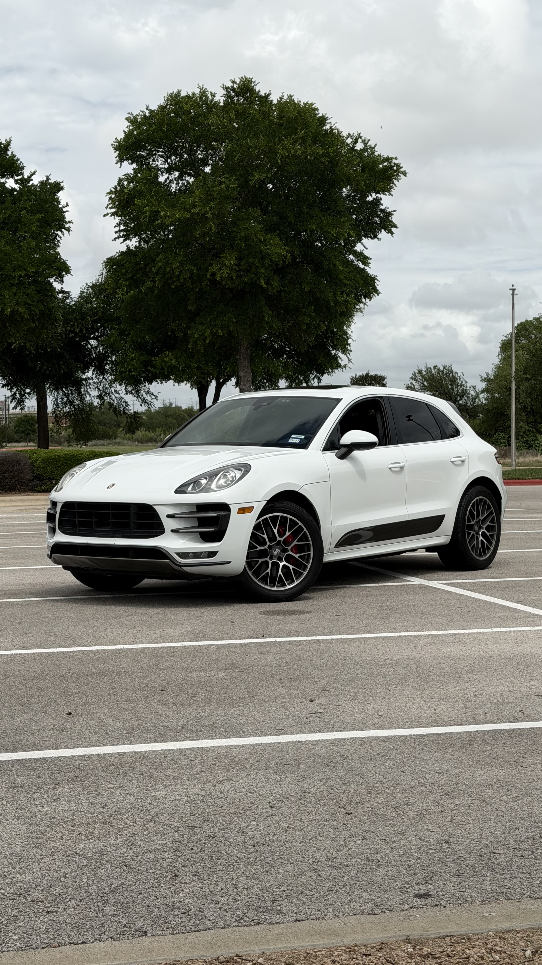 Used 2015 Porsche Macan Turbo AWD/4WD image 4