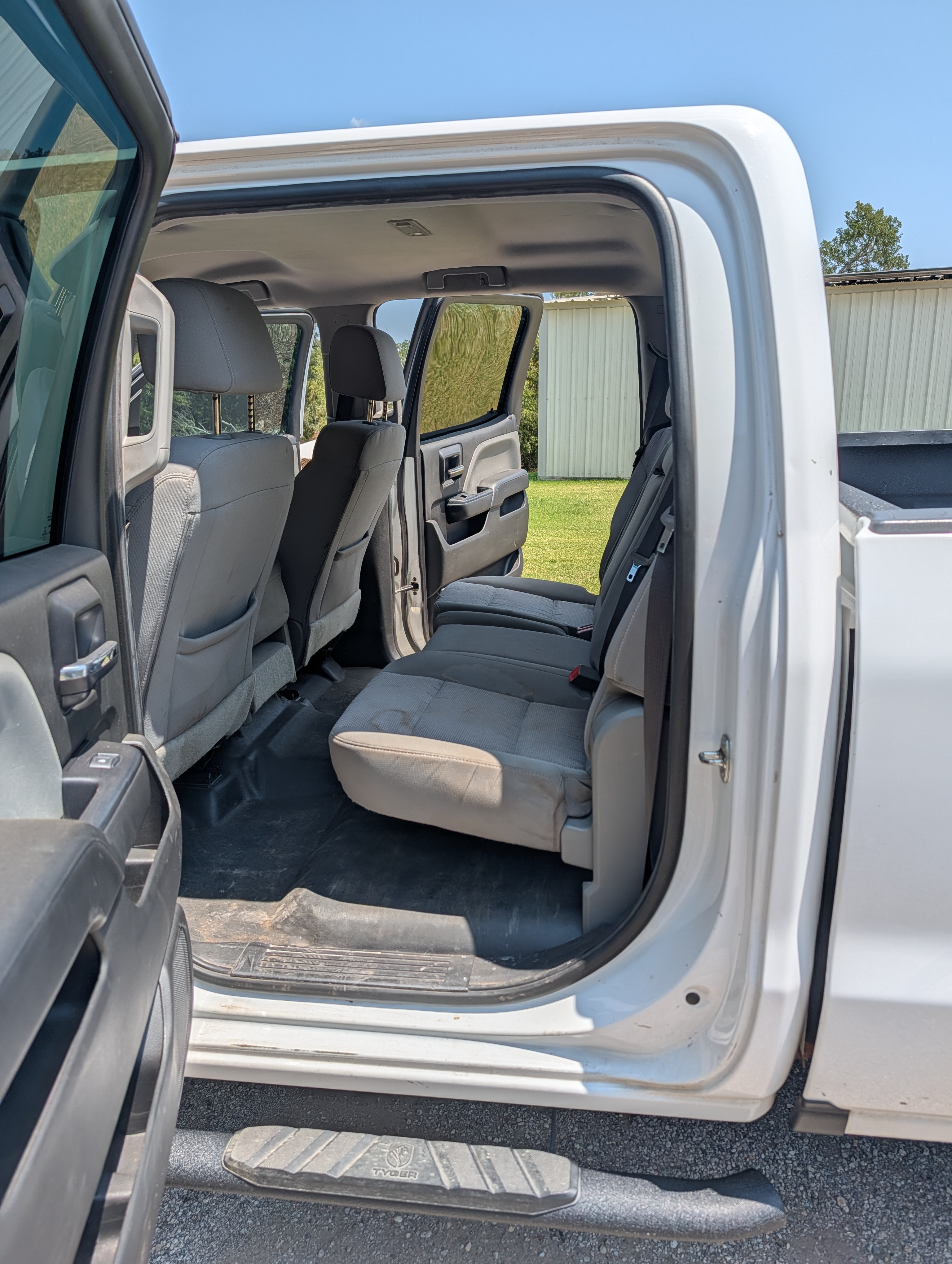 Used 2018 Chevrolet Silverado 2500 W/T w/ Snow Plow Prep Package AWD/4WD image 4