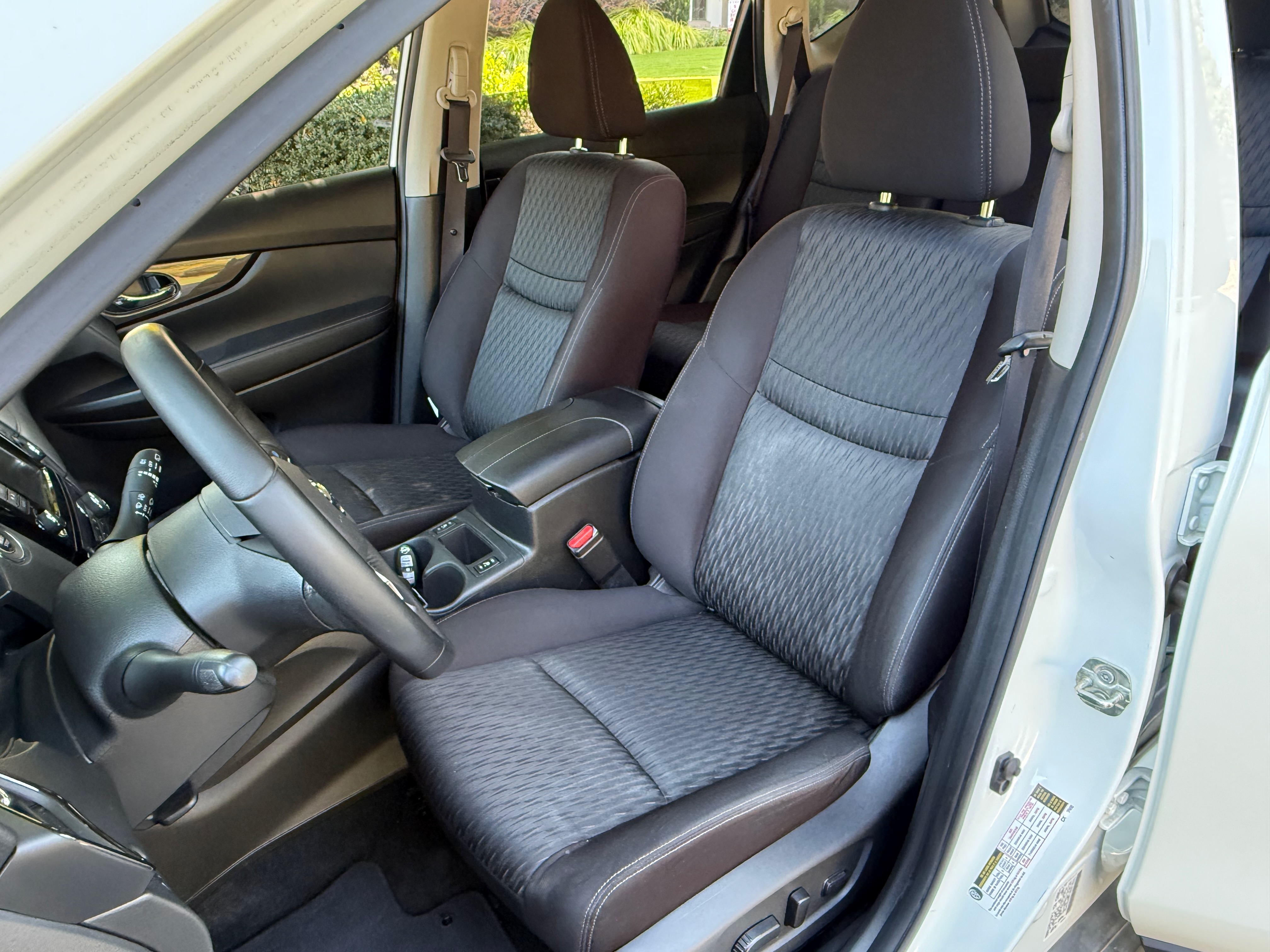 Used 2019 Nissan Rogue SV w/ Premium Package FWD image 13