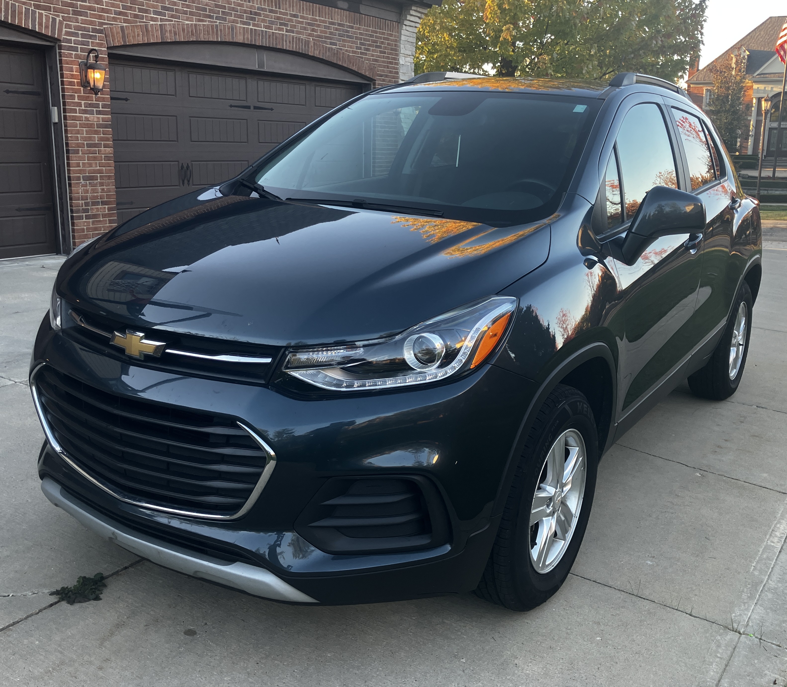 Used 2022 Chevrolet Trax LT w/ Driver Confidence Package AWD/4WD image 1