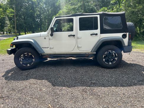 Used 2010 Jeep Wrangler Unlimited Sport AWD/4WD image 4