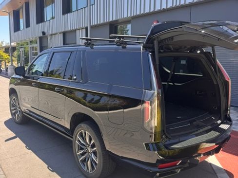 Used 2021 Cadillac Escalade ESV Sport w/ Driver Assist Tech Package AWD/4WD image 4