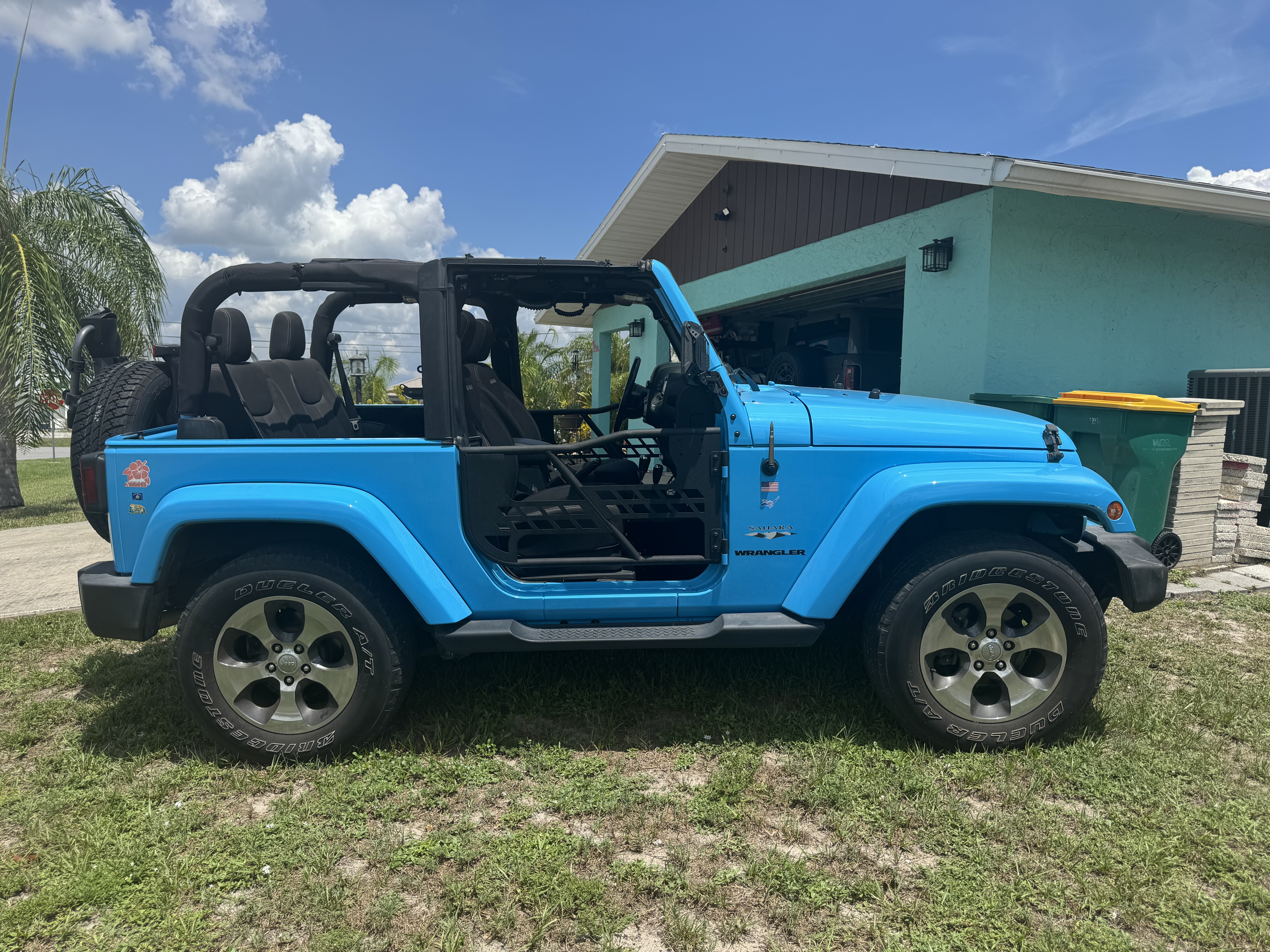 Used 2017 Jeep Wrangler Sahara w/ Connectivity Group AWD/4WD image 5