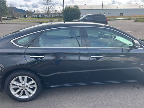 Used 2015 Toyota Avalon XLE image 10