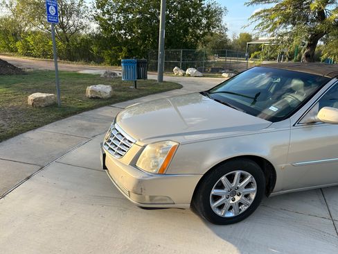 Used 2008 Cadillac DTS image 4