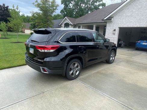 Used 2018 Toyota Highlander Limited Platinum AWD/4WD image 5