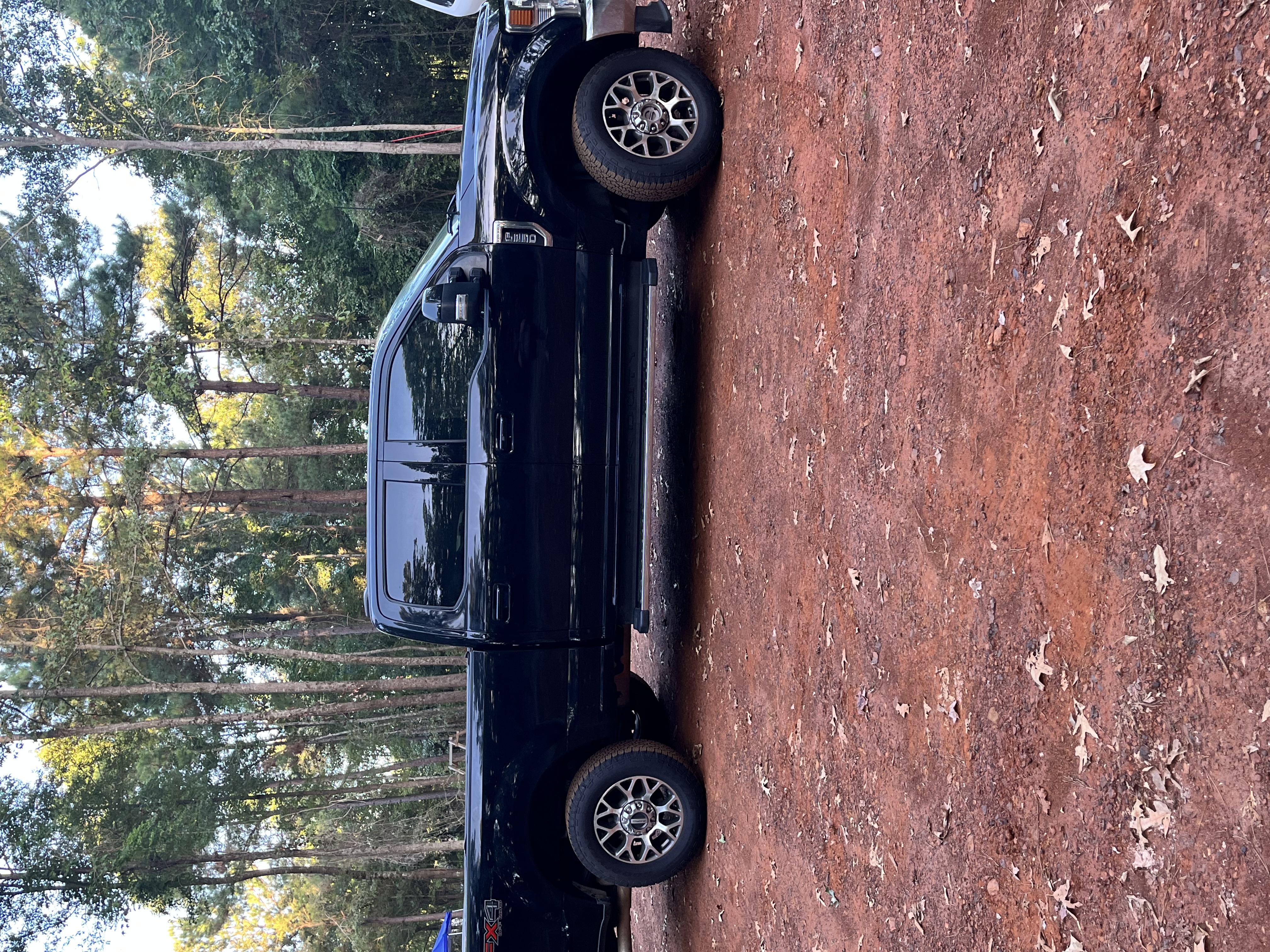 Used 2021 Ford F250 Lariat w/ Lariat Ultimate Package AWD/4WD image 2
