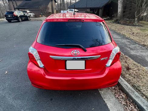 Used 2013 Toyota Yaris L image 9
