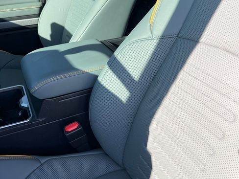 Used 2025 Toyota Tacoma 4x4 Double Cab Hybrid image 23